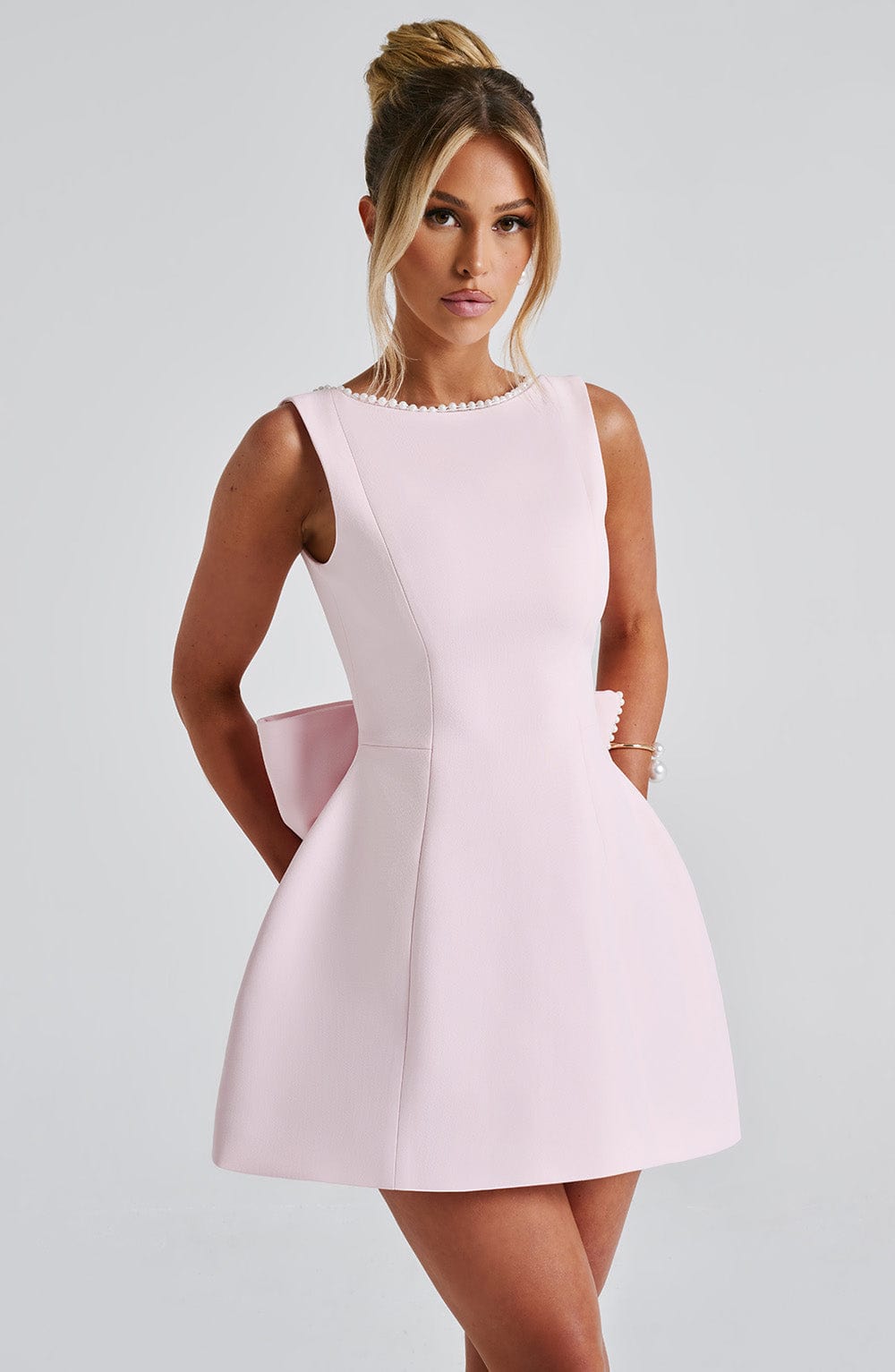 Da Donna Abito Mini Fiocco Posteriore Perle Eleganza Moderna