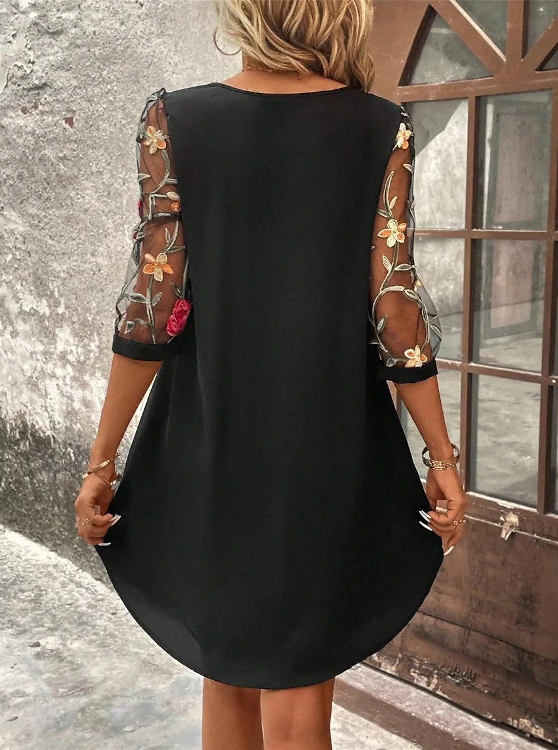 Da Donna Abito Ricami Maniche Velate Eleganza Moderna